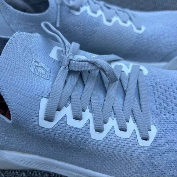 Deckers Lab Comfort Women’s Shoes Sz 8.5 Grey &amp; White