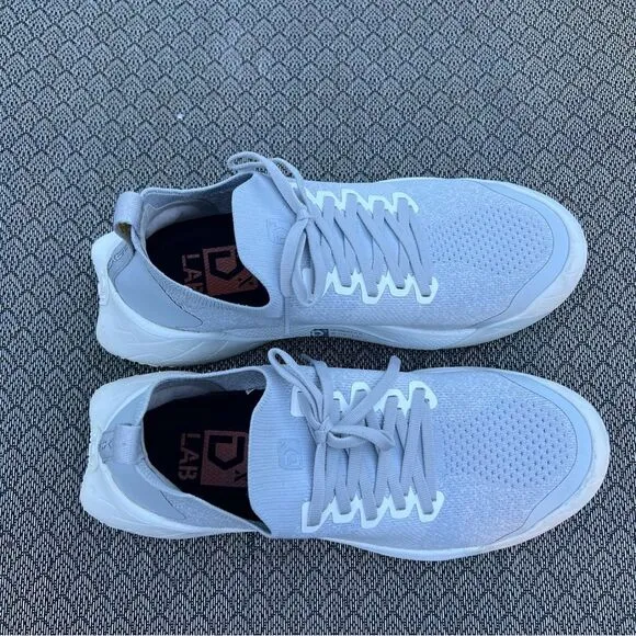 Deckers Lab Comfort Women’s Shoes Sz 8.5 Grey &amp; White