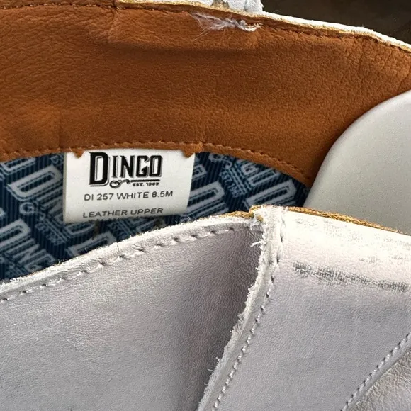Dingo NWOB size 8.5 Women’s the Bonanza White Heeled Boots Western