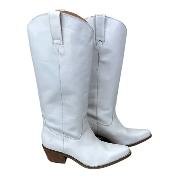 Dingo NWOB size 8.5 Women’s the Bonanza White Heeled Boots Western