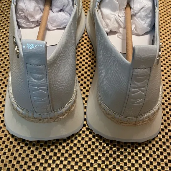 DKNY Women's Orza faux leather slip-onShoes blue halogen size 9.5.