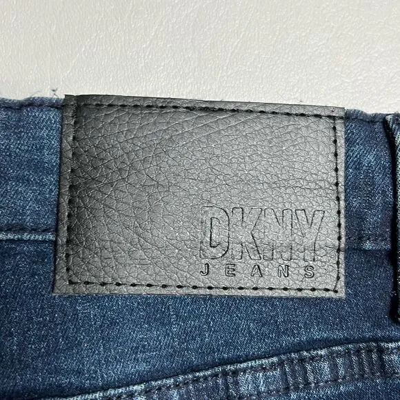 DKNY | NWT Duane Straight Fit Jeans