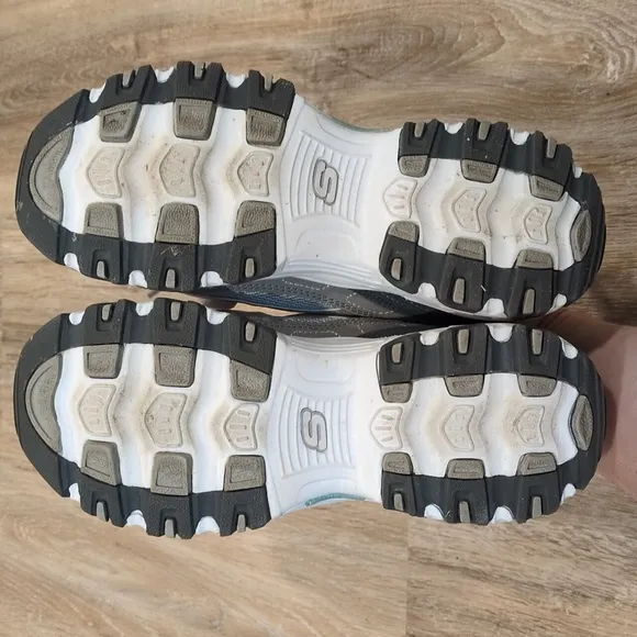 D'Lites Skechers Gray Women's Sneakers Size 6.5