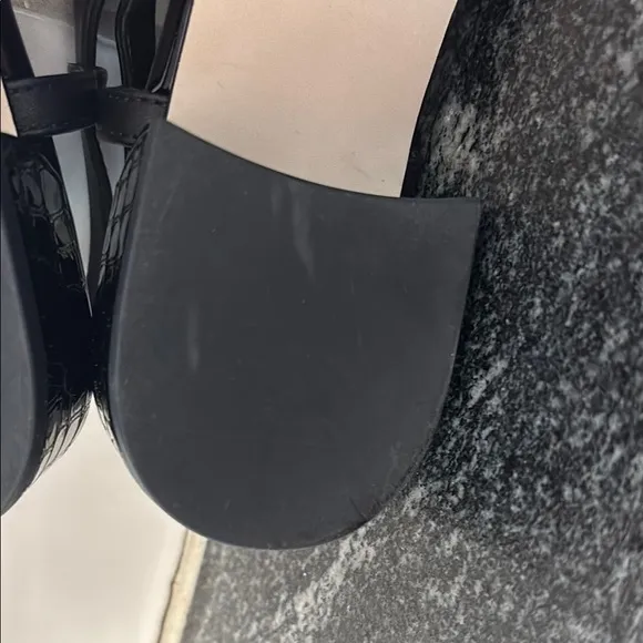 Donald Pliner Davina Leather Slingback Cap Toe Pumps – Size 8