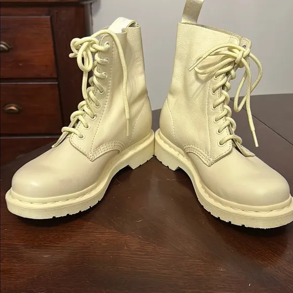 Dr. Martens 1460 WOMEN'S MONO LACE UP BOOTS