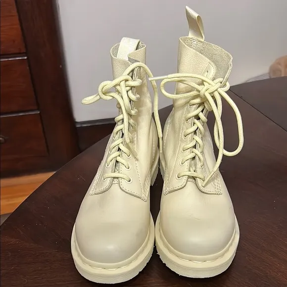 Dr. Martens 1460 WOMEN'S MONO LACE UP BOOTS