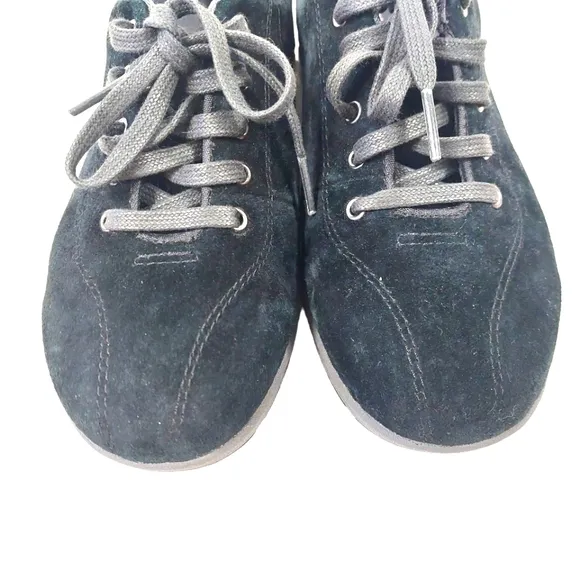 Duluth Trading Co. Women’s Suede-Leather Black Shoes