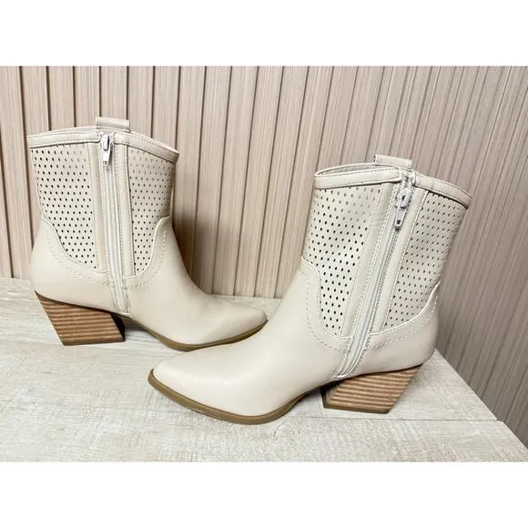 DV Dolce Vita Kirby Western/Cowboy Bootie In Ivory Women's Shoes Size 6