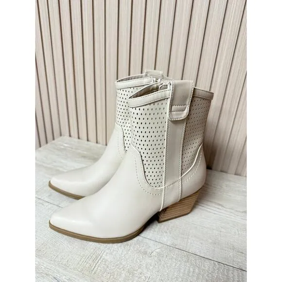 DV Dolce Vita Kirby Western/Cowboy Bootie In Ivory Women's Shoes Size 6