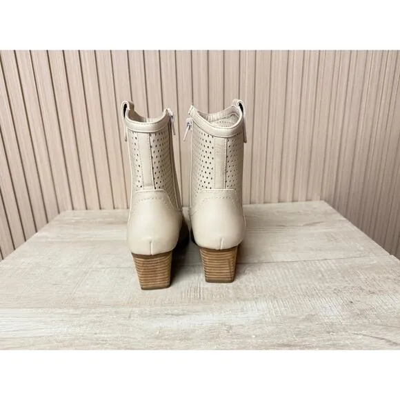 DV Dolce Vita Kirby Western/Cowboy Bootie In Ivory Women's Shoes Size 6