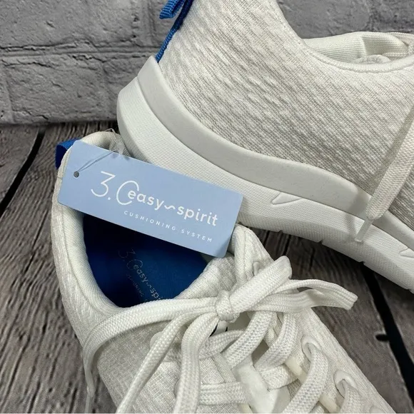 Easy Spirit 3.0 Sneaker Walking Cushioning Memory Foam Laces Up White Skylar2 9M