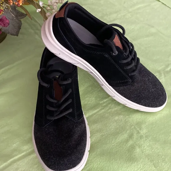 Easy Spirit men’s shoes