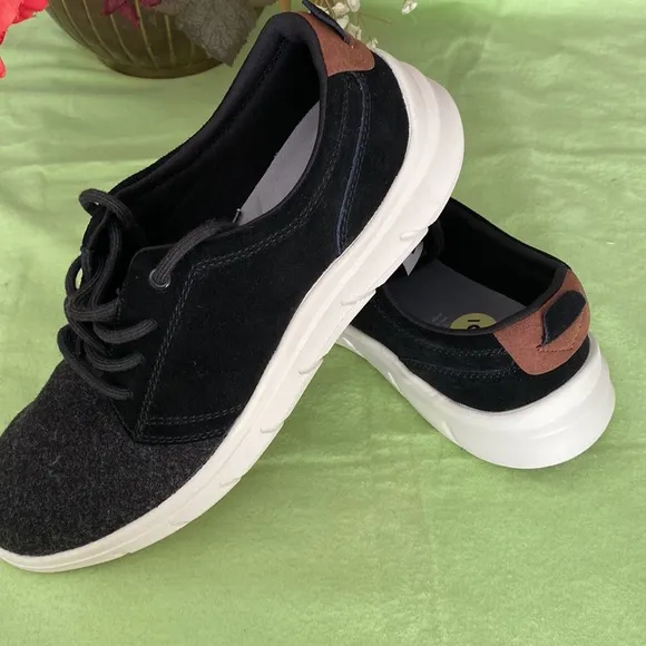 Easy Spirit men’s shoes