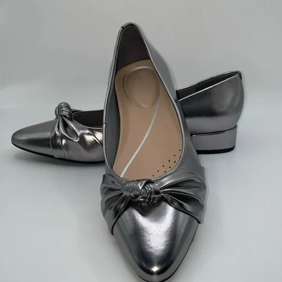 Easy Spirit Metallic Silver Twisted Bow flats Low Heels Women's Size 8.5 W Wide