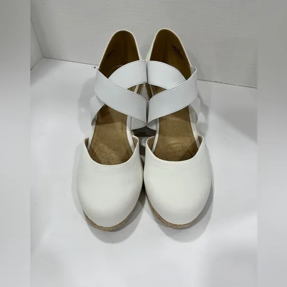 Easy Street Pari Espadrille Wedges. Size: 10W.‎ Color: White