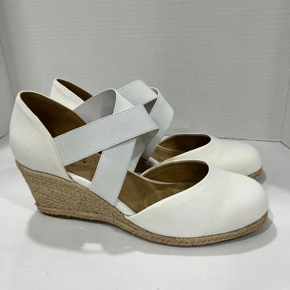 Easy Street Pari Espadrille Wedges. Size: 10W.‎ Color: White