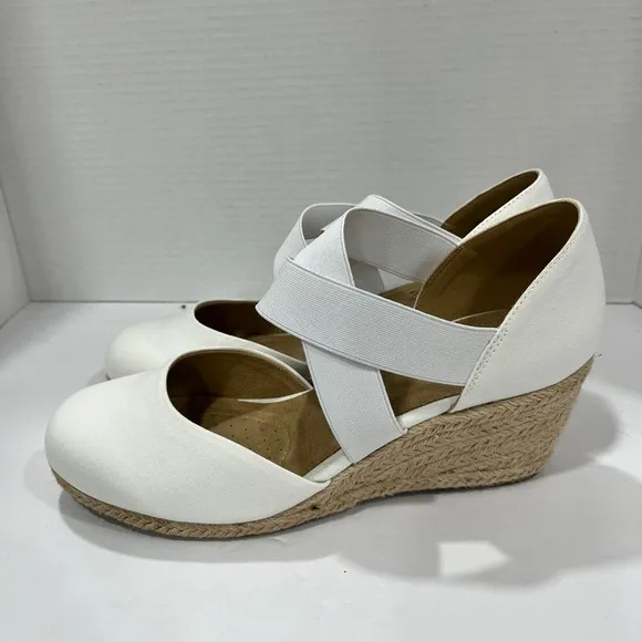 Easy Street Pari Espadrille Wedges. Size: 10W.‎ Color: White