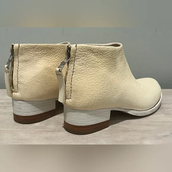 FEIT Ceremonial Mid Heel Boot  Size 36.  EUC