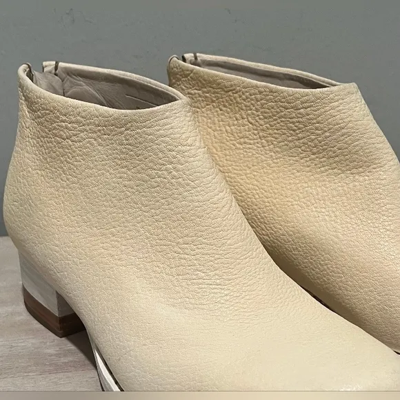 FEIT Ceremonial Mid Heel Boot  Size 36.  EUC