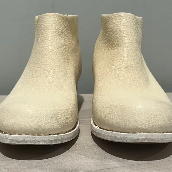 FEIT Ceremonial Mid Heel Boot  Size 36.  EUC
