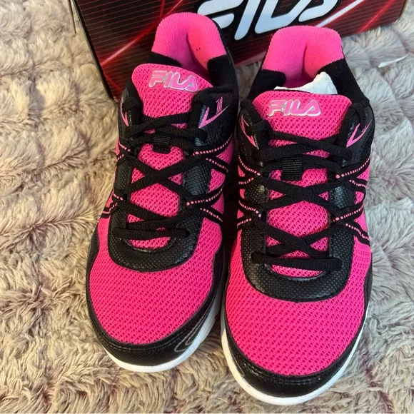 Fila Girl Fiction Sneakers Size 3.5