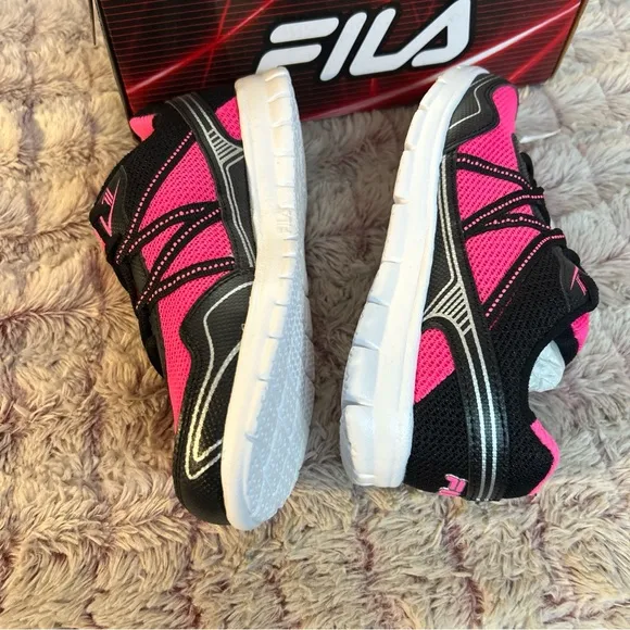 Fila Girl Fiction Sneakers Size 3.5
