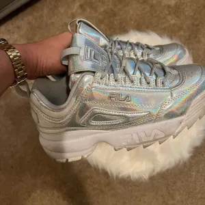Fila holographic shoes y2k size 9