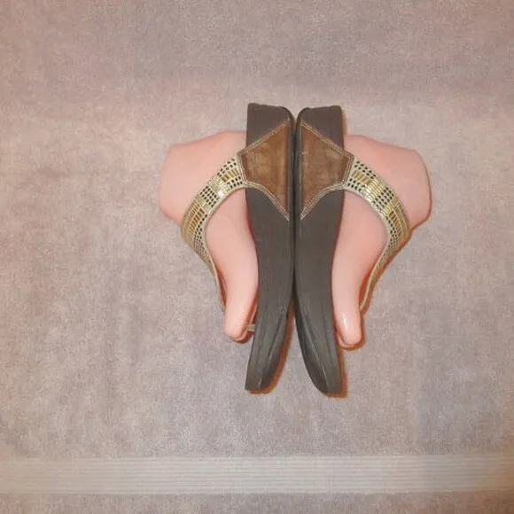 FitFlop LULU Aztek Chada TOE POST Sandals Size 10 LEATHER Thong CUSHIONED Studs