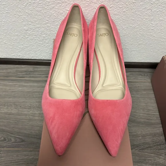 Franco Sarto Diva Low Heel Pump In Elegant Pink Suede