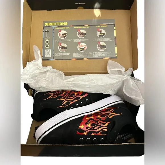 Heelys Pro 20 Flame Prints Skate Canvas Sneaker Shoes Youth 6 New in box