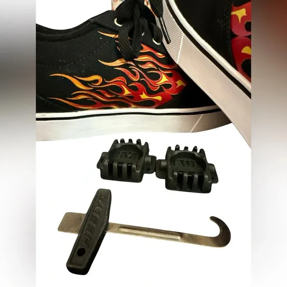 Heelys Pro 20 Flame Prints Skate Canvas Sneaker Shoes Youth 6 New in box