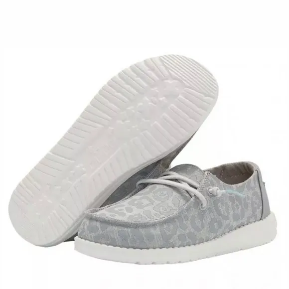 hey dude wendy shoes in &quot;cat eye grey&quot; 💛 girls size 3
