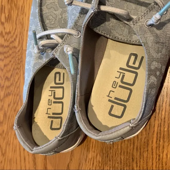hey dude wendy shoes in &quot;cat eye grey&quot; 💛 girls size 3