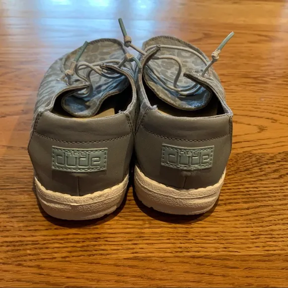 hey dude wendy shoes in &quot;cat eye grey&quot; 💛 girls size 3
