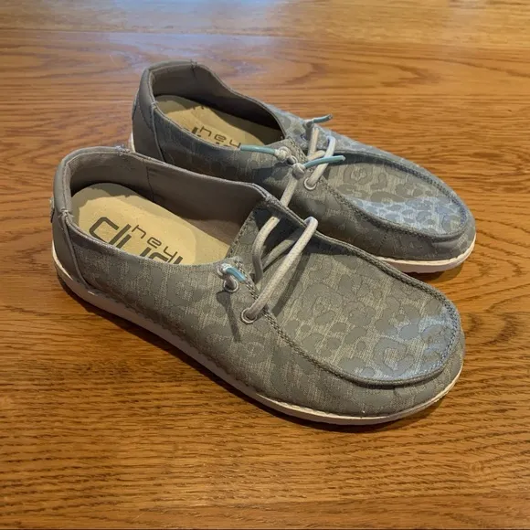 hey dude wendy shoes in &quot;cat eye grey&quot; 💛 girls size 3