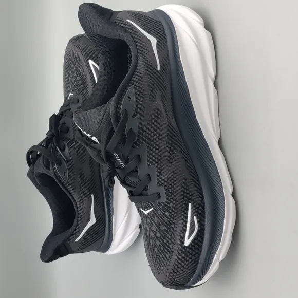 HOKA Clifton 9 Sneakers Black White Lace Tie Running Shoes Men 7 wide (D)