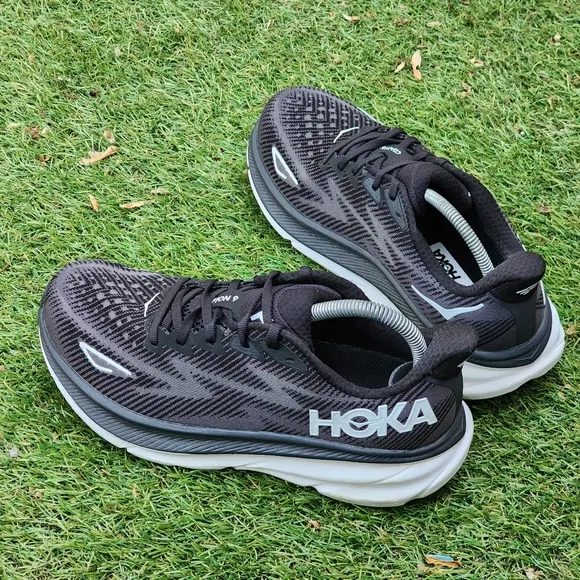 HOKA CLIFTON 9 - Womens Athletic Shoes - SIZE 8.5D WIDE