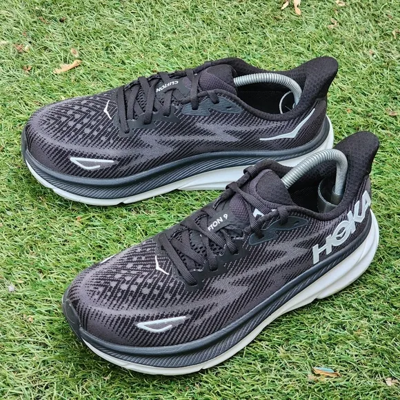 HOKA CLIFTON 9 - Womens Athletic Shoes - SIZE 8.5D WIDE