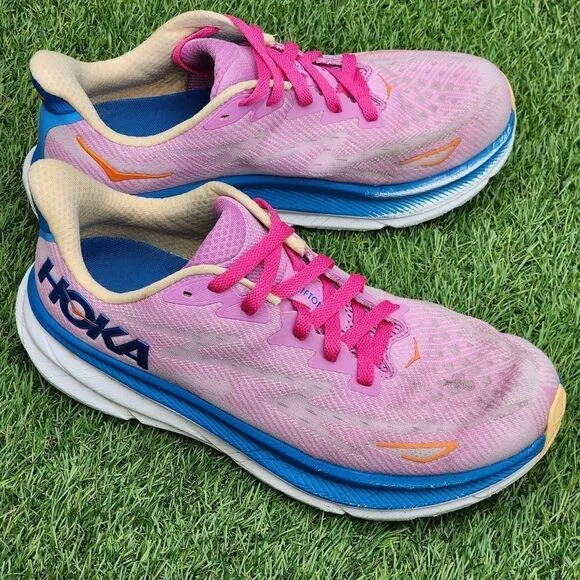 HOKA CLIFTON 9 - Womens Athletic Shoes - SIZE 11D WIDE