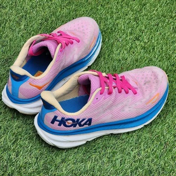 HOKA CLIFTON 9 - Womens Athletic Shoes - SIZE 11D WIDE