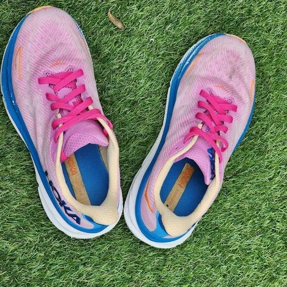 HOKA CLIFTON 9 - Womens Athletic Shoes - SIZE 11D WIDE