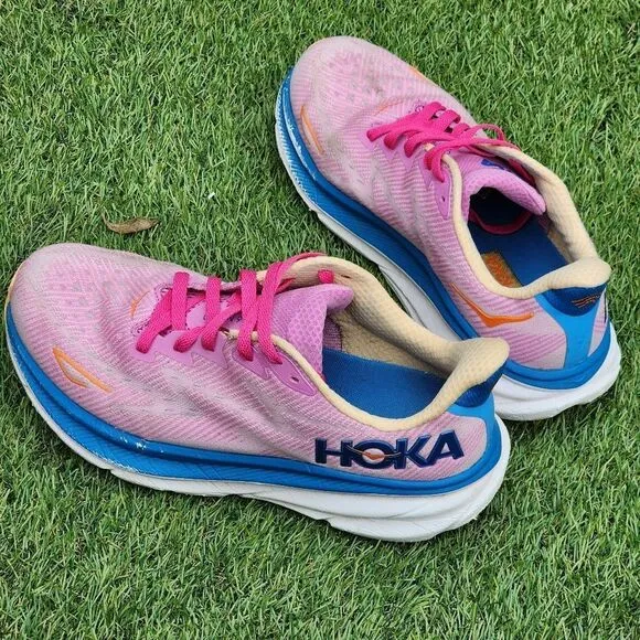 HOKA CLIFTON 9 - Womens Athletic Shoes - SIZE 11D WIDE