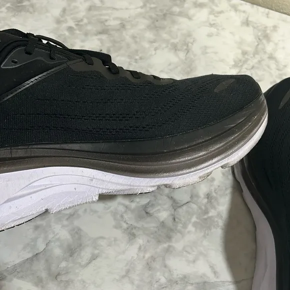 HOKA MENS ATHLETIC SHOES BONDI 8 WIDE BLACK AND WHITE SIZE 14 W