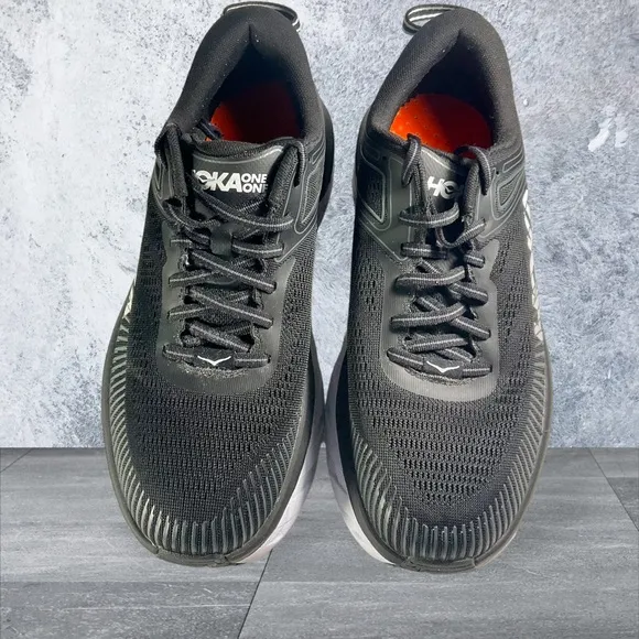 Hoka One One Bondi 7 Road Running Shoes Black White Men’s Sneakers Size 9.5D