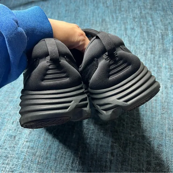 Hoka One One Bondi 8 Running Shoes in Triple Black EXTRA WIDE Width 4E