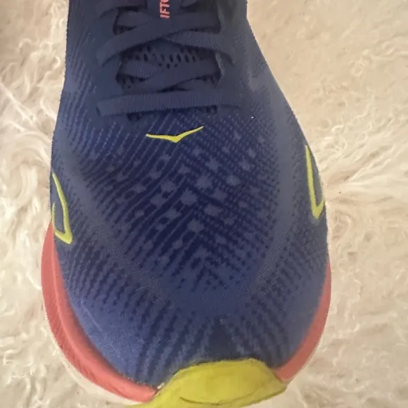 Hoka one one Clifton 9 wide- size 9.5 WIDE WIDTH