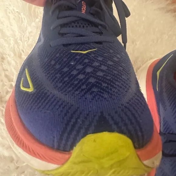 Hoka one one Clifton 9 wide- size 9.5 WIDE WIDTH