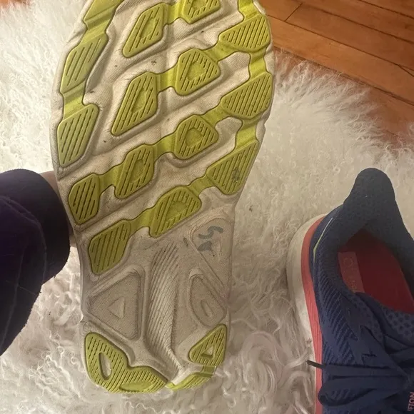 Hoka one one Clifton 9 wide- size 9.5 WIDE WIDTH