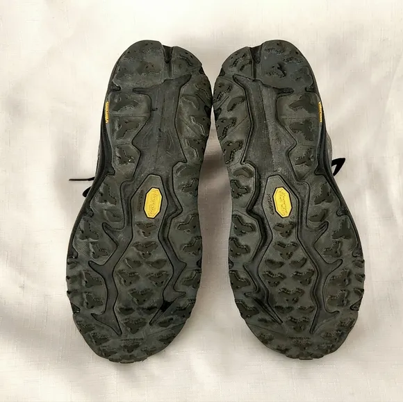 Hoka One One Men's Speedgoat 6 GTX 1155150 BCKT Black Gore-Tex Shoes 9.5 D size