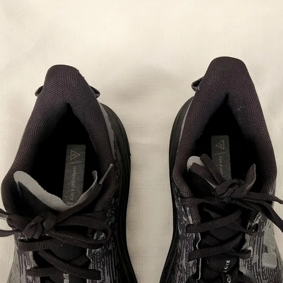 Hoka One One Men's Speedgoat 6 GTX 1155150 BCKT Black Gore-Tex Shoes 9.5 D size